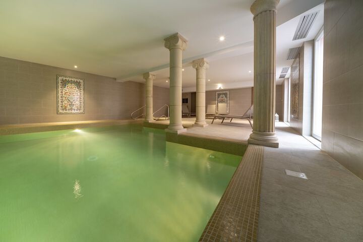 Hotel with Pool