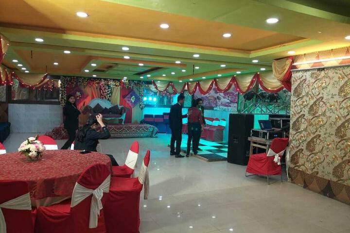 Ballroom/Hall 61 of 77
