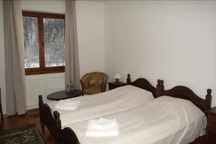 Room 3 of 7