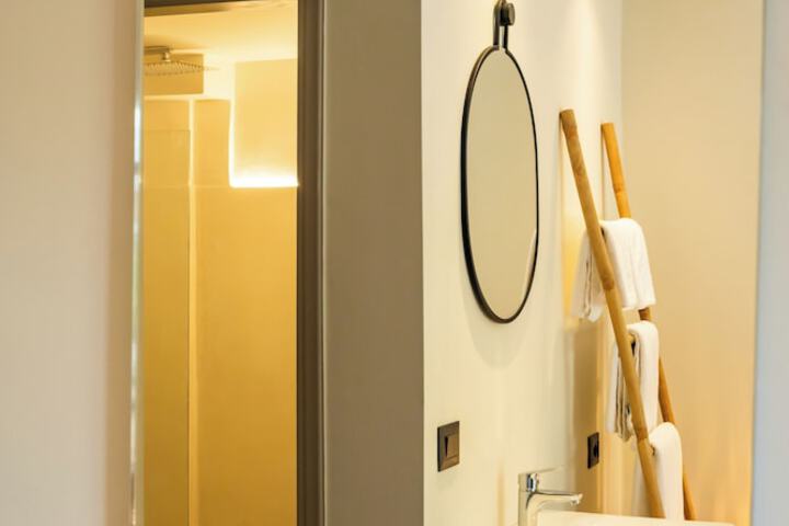Room 11 of 25