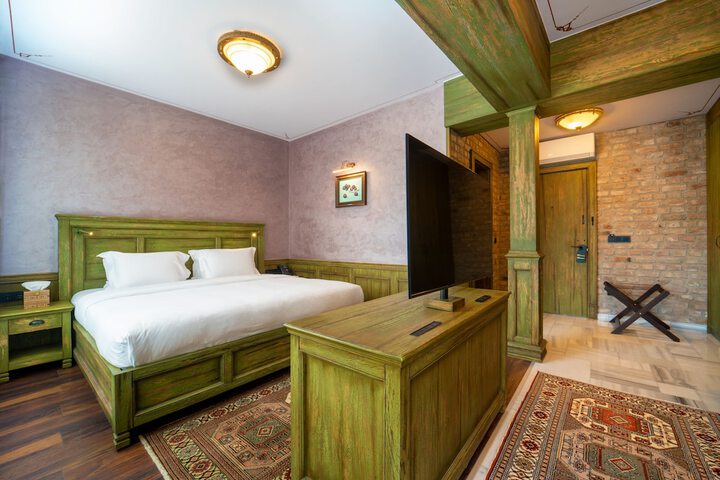 Room 5 of 31