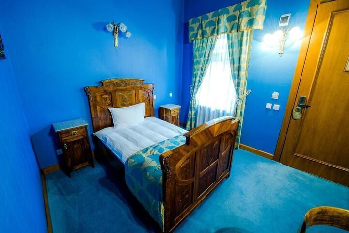 Room 26 of 42