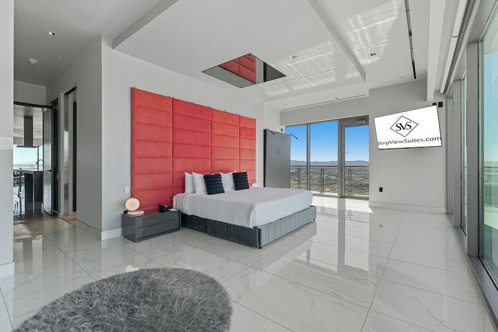 Room 42 of 484