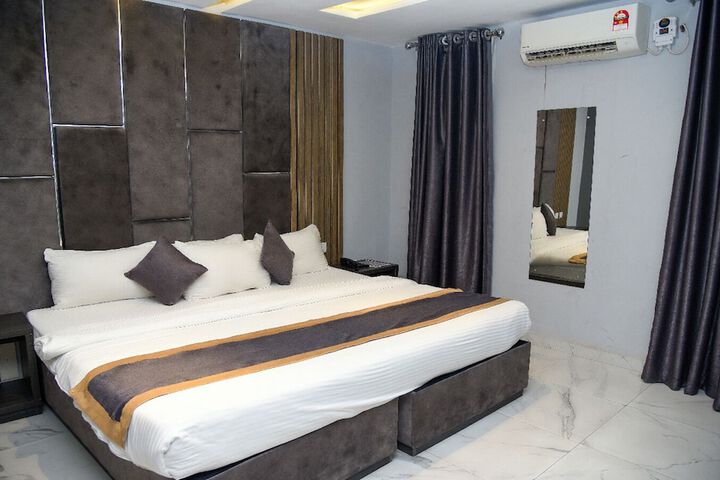 Room 33 of 78