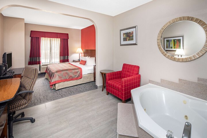 1 King Bed (6 of 11)
