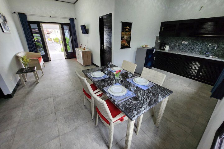 Dining 76 of 111
