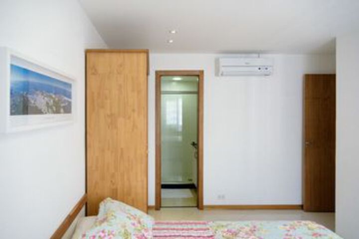 Room 11 of 32