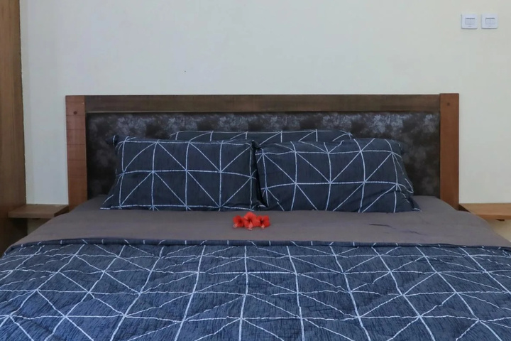 Room 3 of 16