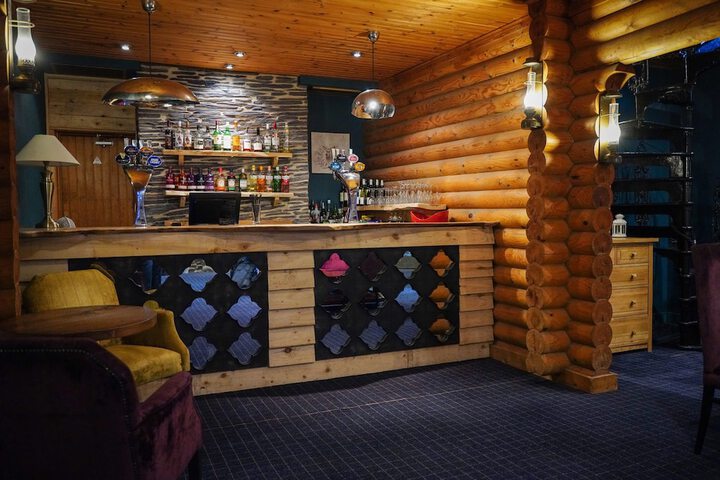 Lounge 41 of 64