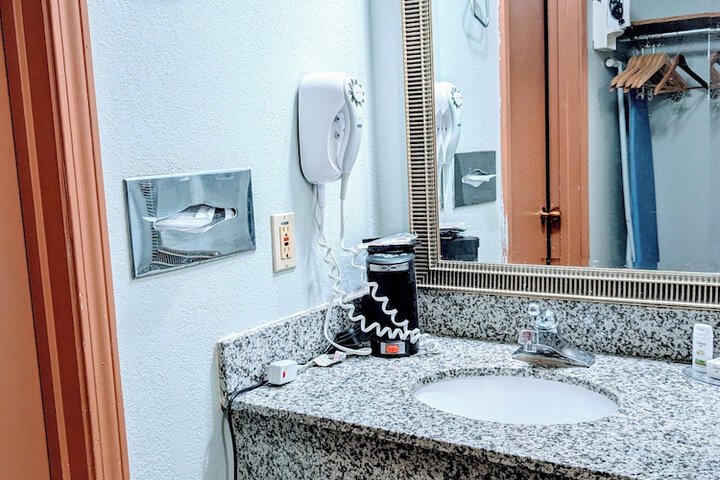 Bathroom sink