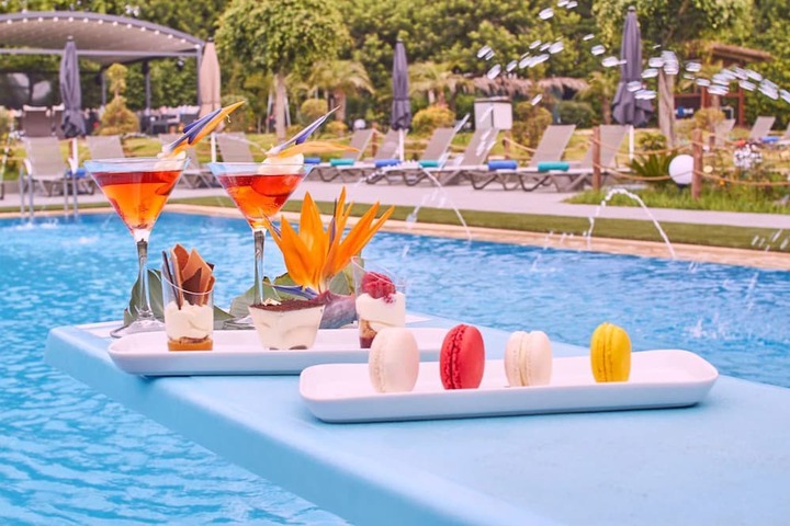 Hotel Pool