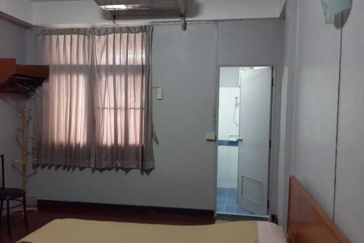 Room 19 of 37
