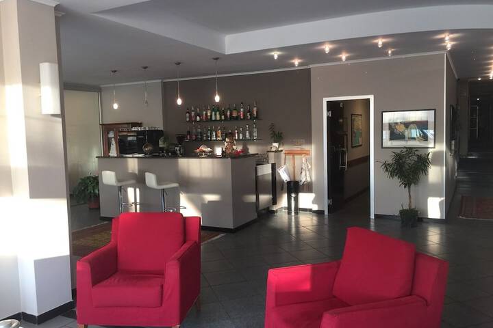 Lounge 29 of 43