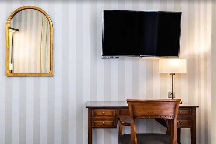 Room 5 of 44