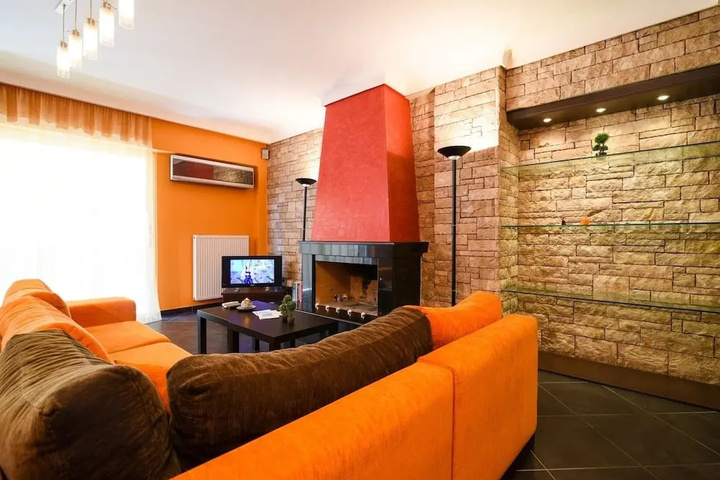Room 2 of 11