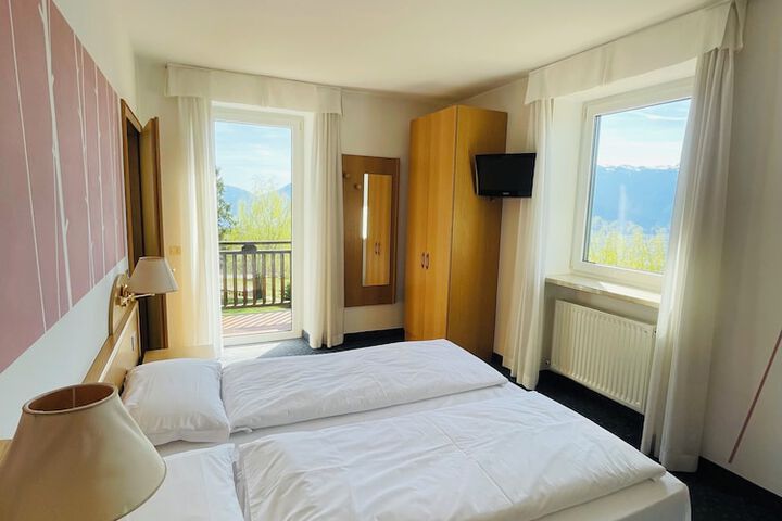Room 9 of 115