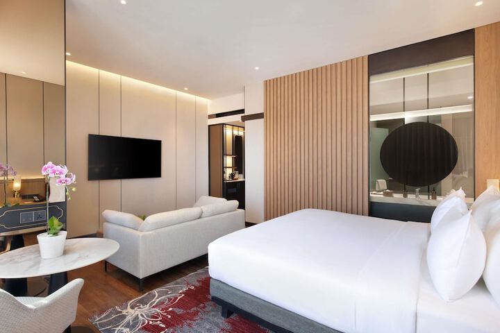 Room 10 of 77