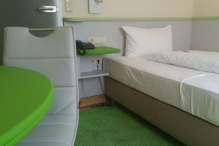Room 18 of 76