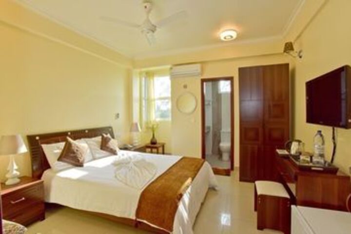 Room 8 of 19
