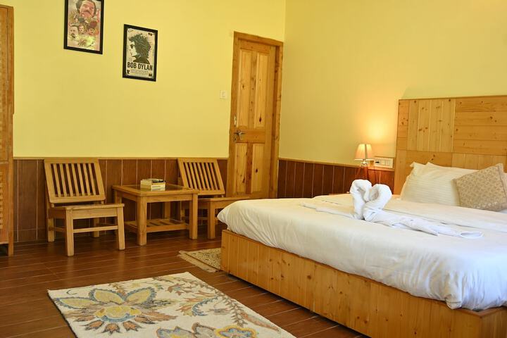 Room 17 of 38