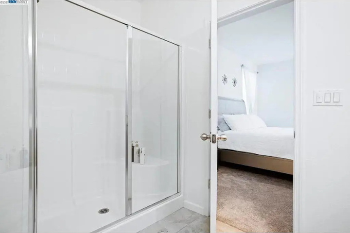 Room 6 of 17