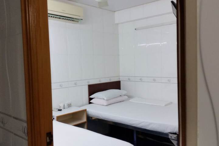 Room 6 of 45