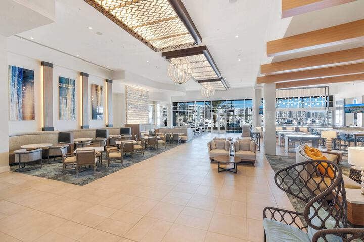 Lobby lounge