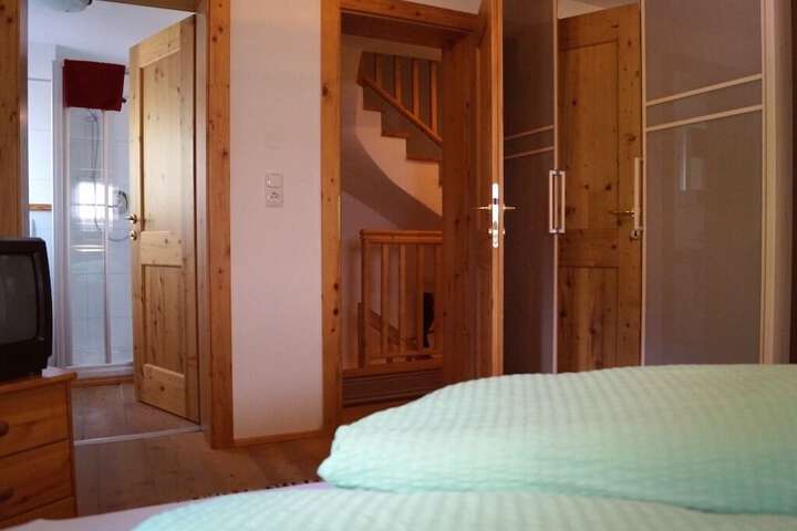Room 10 of 65