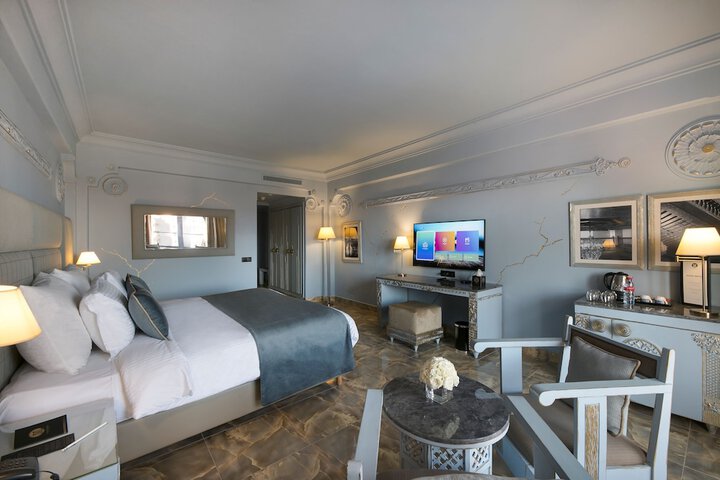 Room 11 of 74