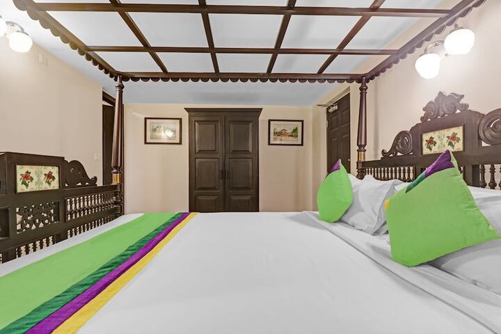 Room 21 of 38