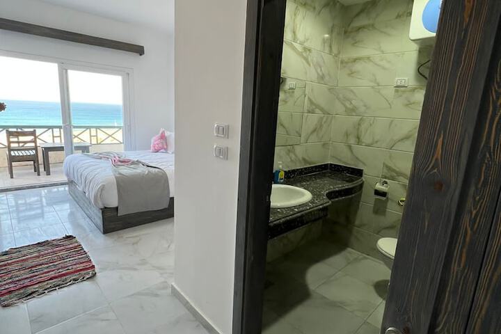 Room 25 of 43