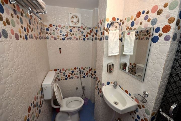 Room 11 of 19