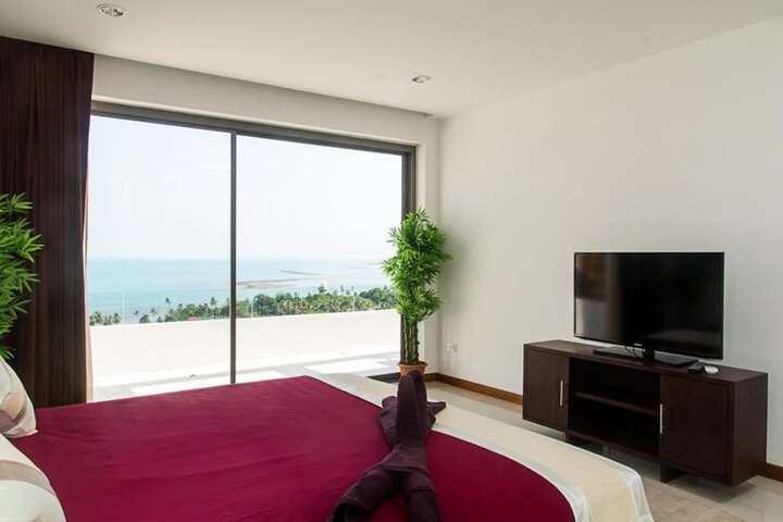 Room 2 of 76