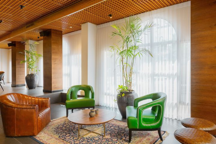 Entrance & Lobby