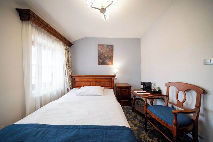 Room 8 of 50
