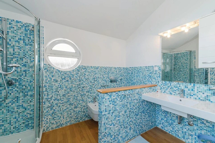 Room 8 of 20