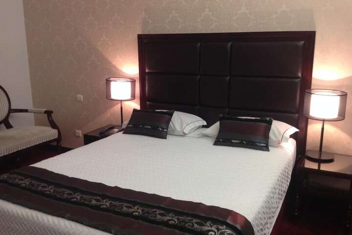 Room 10 of 48