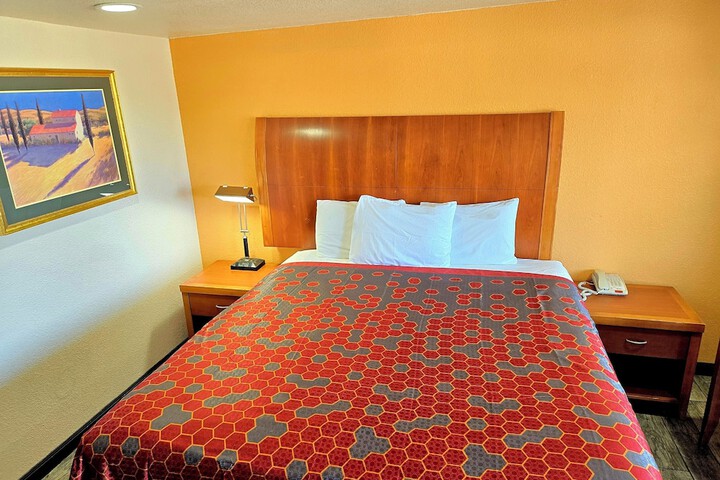 Single Queen Size Bed (11 of 11)