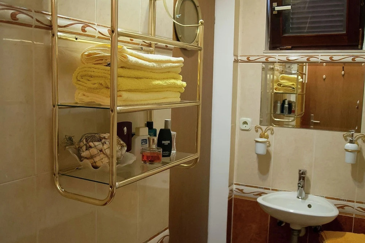 Room 8 of 24