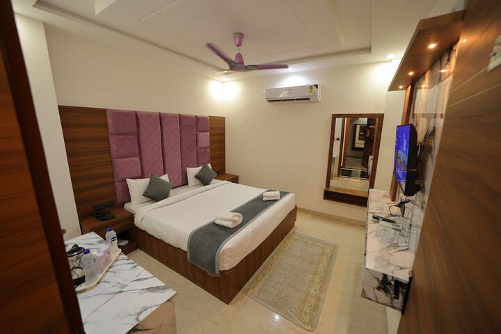 Room 15 of 36