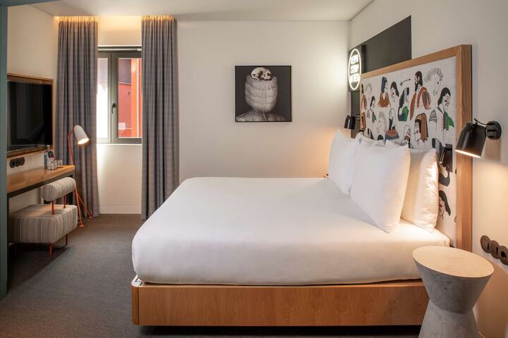 Room 28 of 89