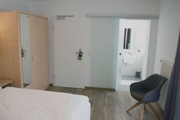 Room 77 of 136