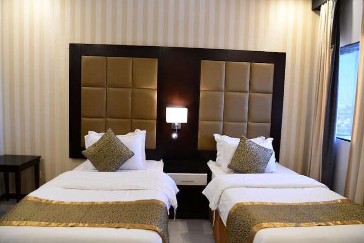 Room 4 of 9