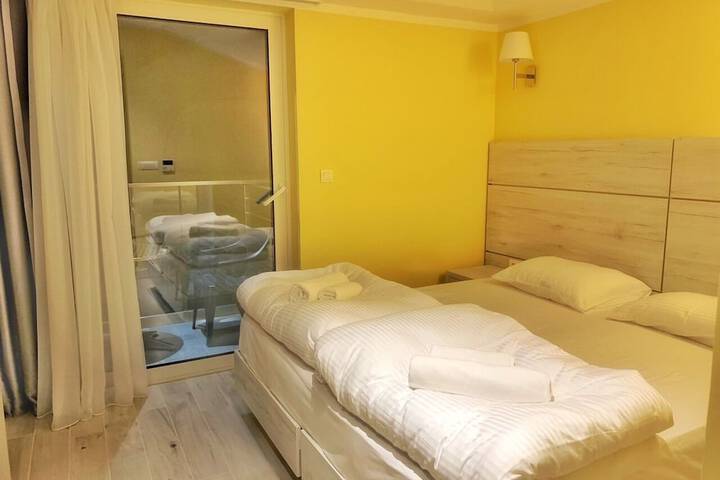 Room 12 of 49