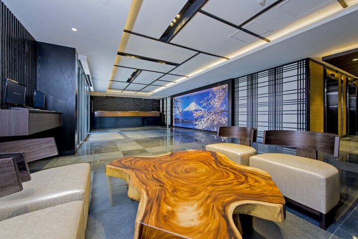 Entrance & Lobby