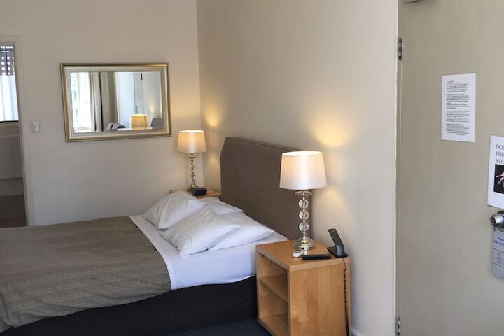 Room 18 of 60