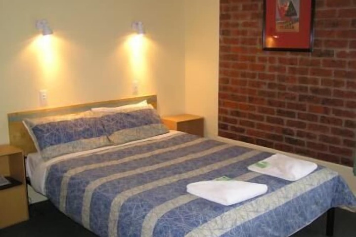 Room 7 of 36