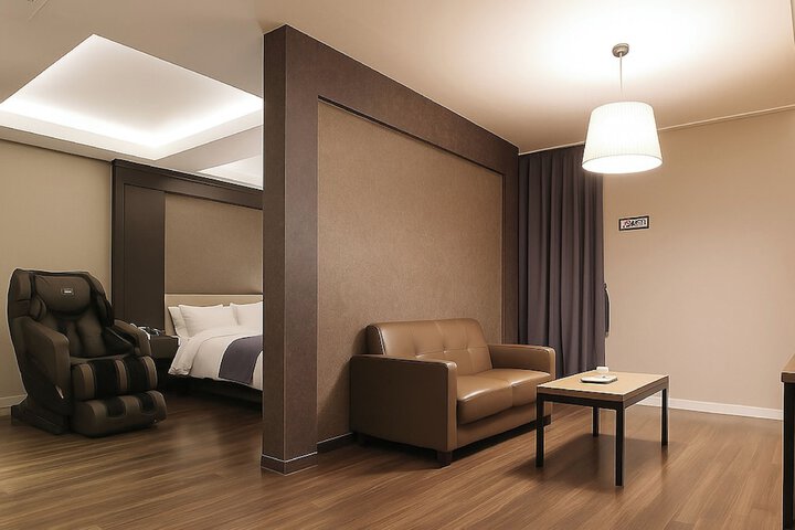 Room 66 of 85