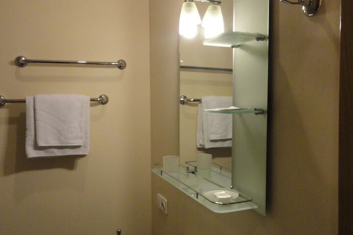 Room 28 of 39