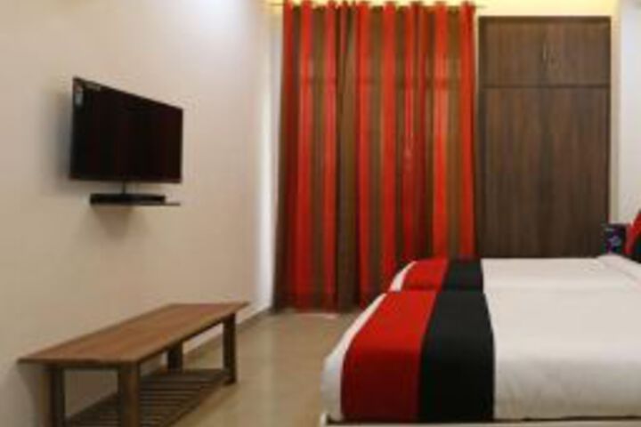 Hotels Petals Inn